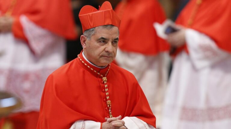 A Vatikán bíborosai egymást vádolják a pénzügyi botrányban
