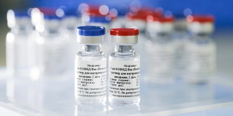 A magyar kormány felelős az orosz és a kínai vakcináért