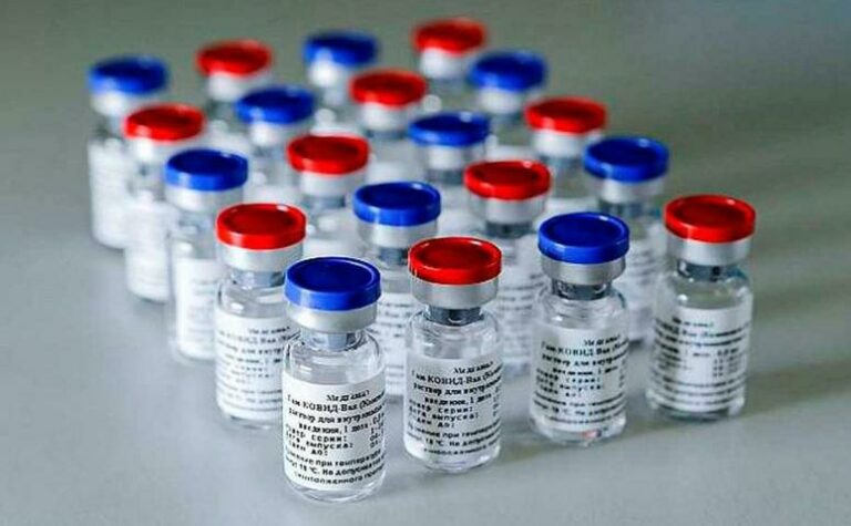 Szerbia engedélyezte az orosz vakcinát