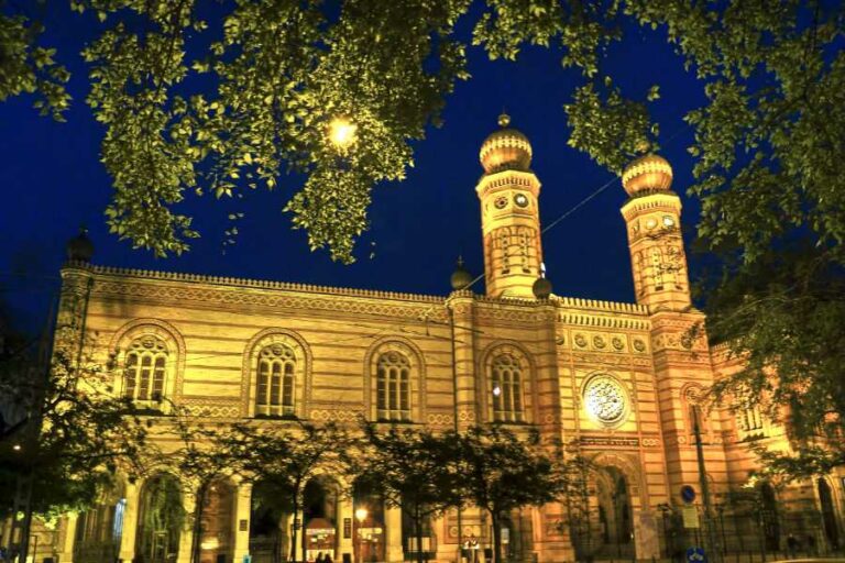 A világ legnagyobb zsinagógáját Pesten avatták fel