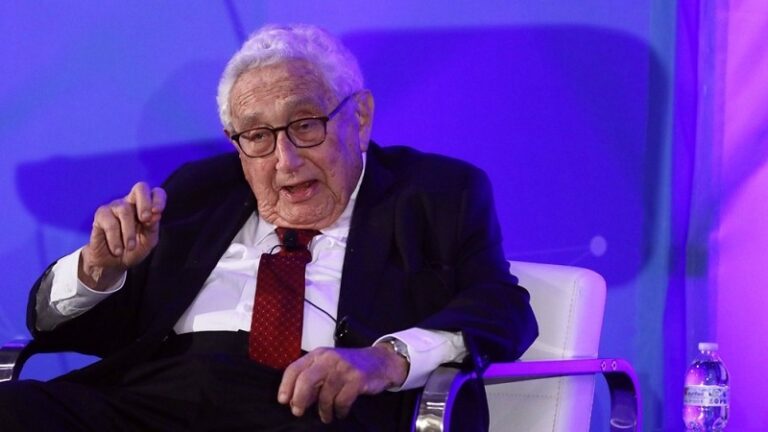 Kissinger: tárgyalni kellene Ukrajnáról