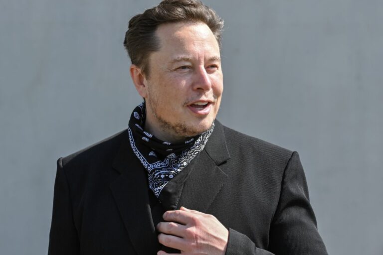 Elon Musk eladta Tesla részvényeinek 10%-át mégis gazdagabb mint valaha