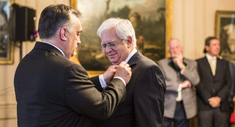 4iG itt, 4iG ott, de Orbán keze tiszta…