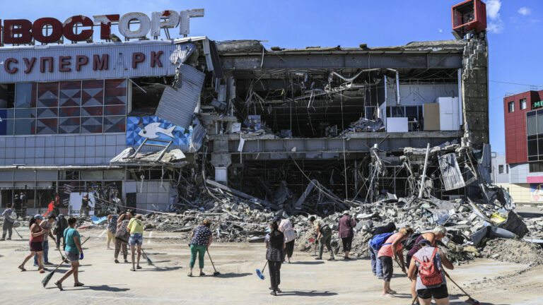 Orosz rakéta eltalálta a Kremencsuk bevásárlóközpontot, 18-an meghaltak