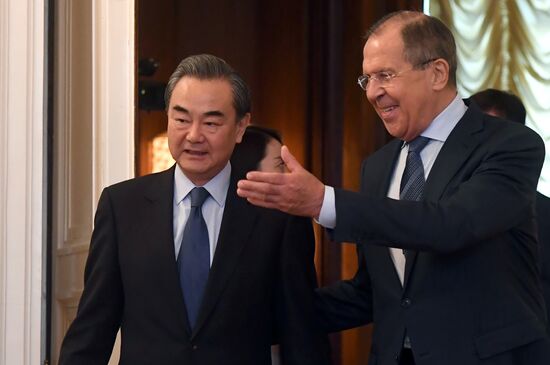 Moszkvába készül a kínai elnök, hogy megakadályozza a hidegháborút