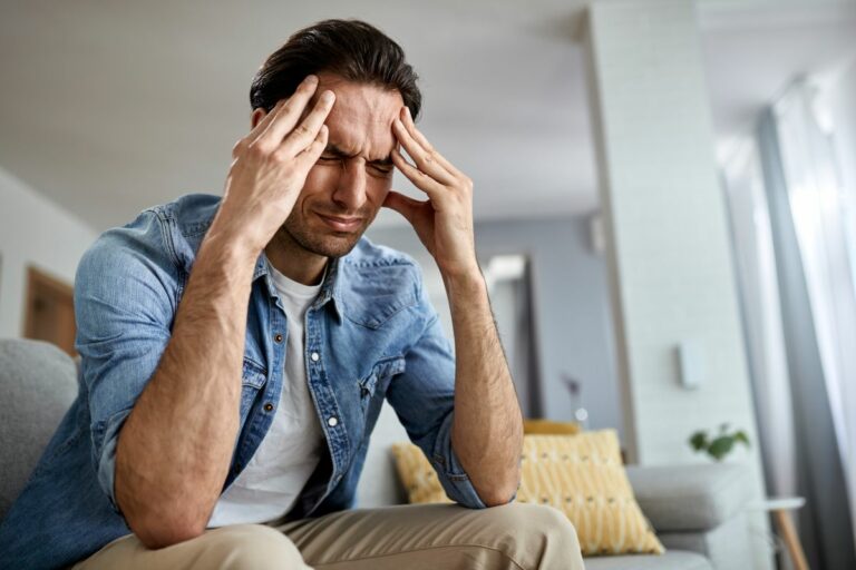 Tényleg segíthet a migrén piercing a fejfájás kezelésében?