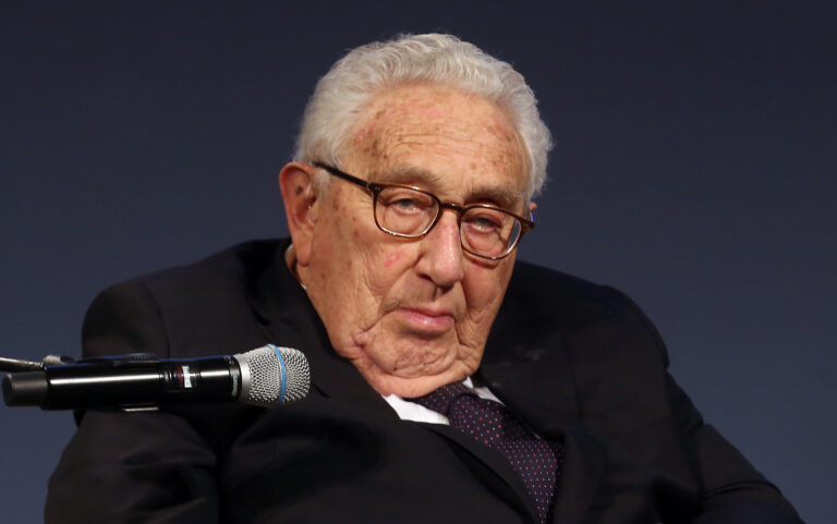 Kissinger: kínai közvetítéssel  az idén megkezdődhetnek a tárgyalások az ukrajnai háború befejezéséről