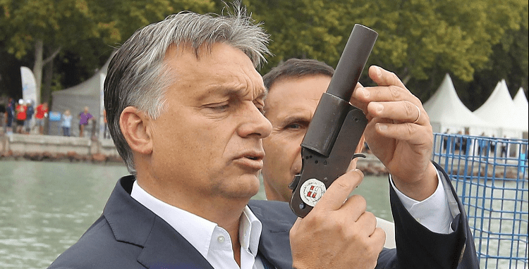 Orbán: búcsú az amerikai fegyverektől