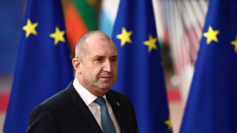 A bolgár elnök azt mondta, hogy Ukrajna “ragaszkodik a háborúhoz”, és Európa “mindent fizet”