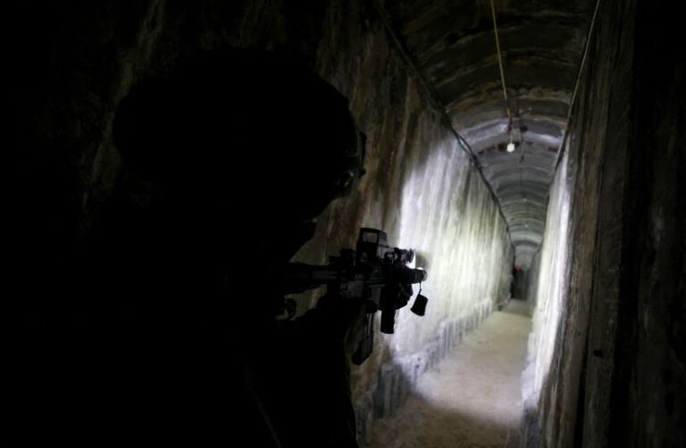 Hamász az alagútban