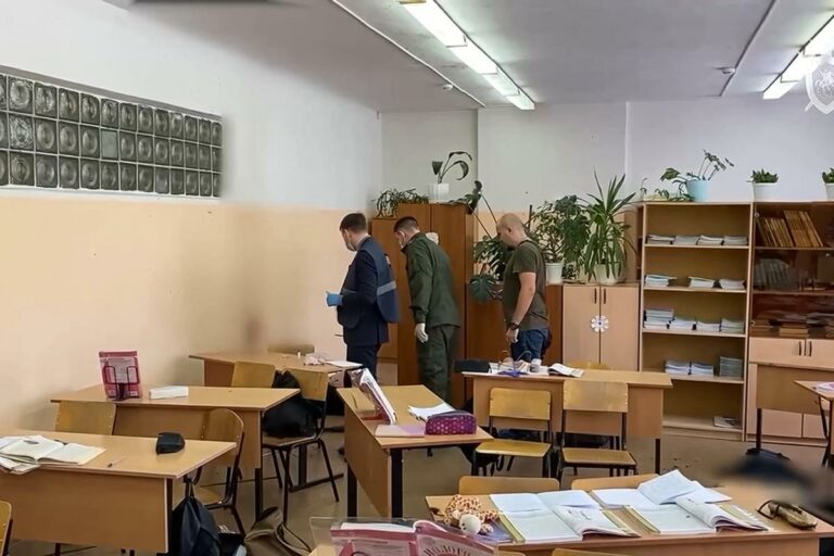 Diáklány lövöldözött az iskolában Oroszországban