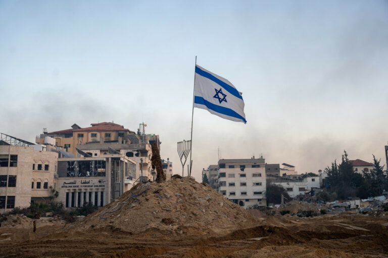 Az izraeli hadsereg lerombolta a Gáza főterén található „Palesztina tér” alatt elrejtett alagúthálózatot
