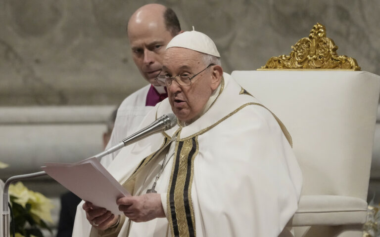 Ferenc pápa: kinek áll érdekében a háború?