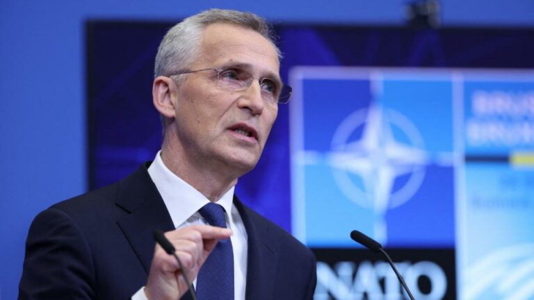 NATO főtitkár: Putyin nem fenyegeti a NATO-t