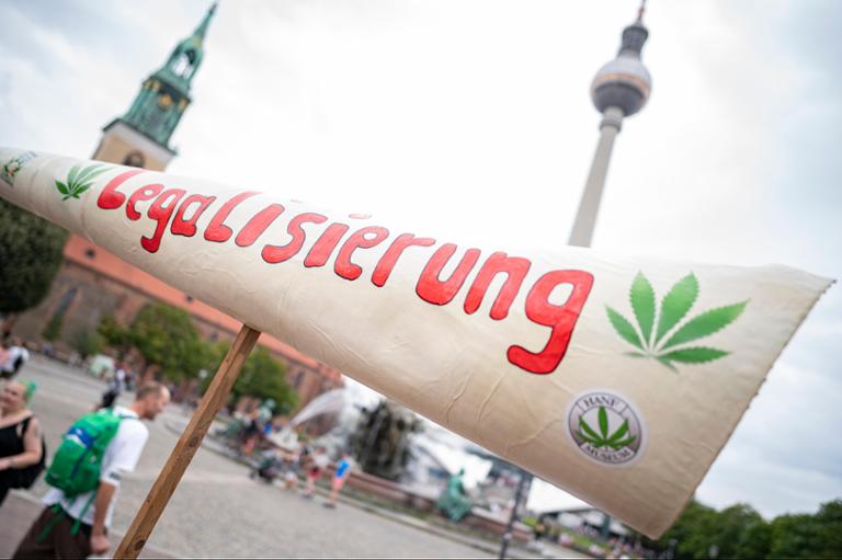 Németországban legális lesz a marihuána, de…