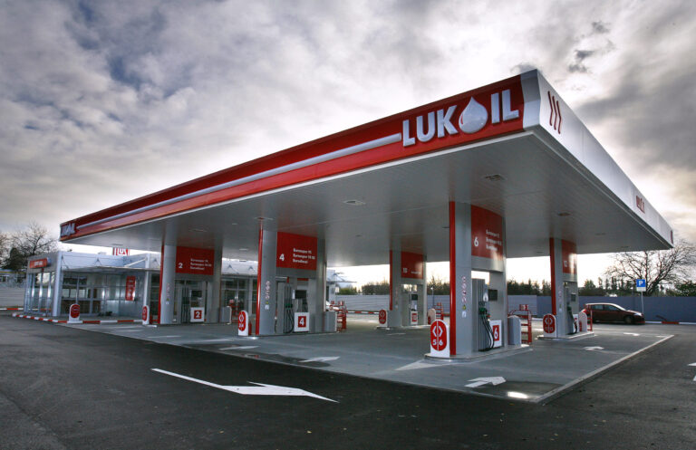 A háború két éve alatt négy Lukoil vezető halt meg furcsa körülmények között