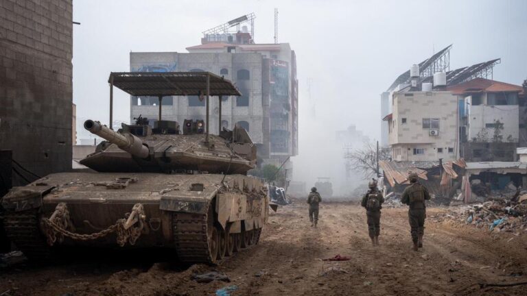 Az izraeli hadsereg átveszi az irányítást a Gáza-Egyiptom határon