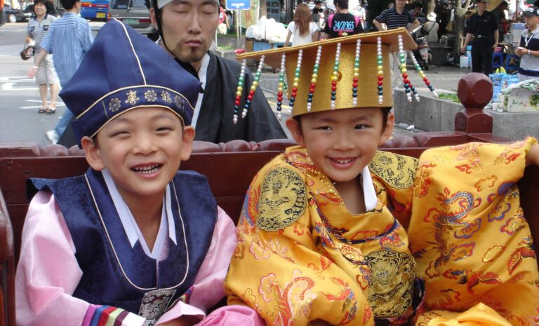 Szülők nevelése  a magánzárkában, avagy mire jó a boldogsággyár Dél  Koreában