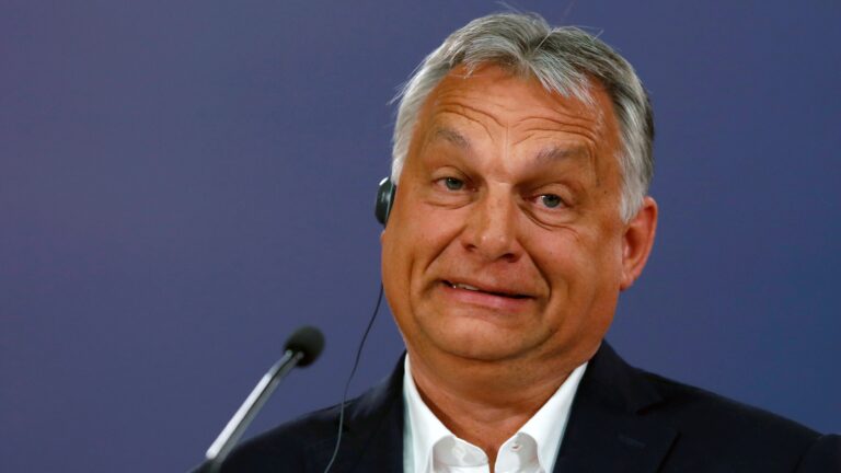 Miért ment Orbán Moszkvába?