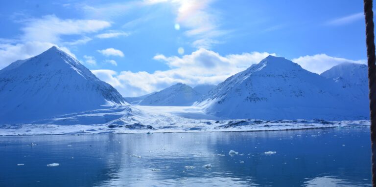 A kínaiak az sarkvidéken is nyomulnának, de Norvégia az orrukra koppintott