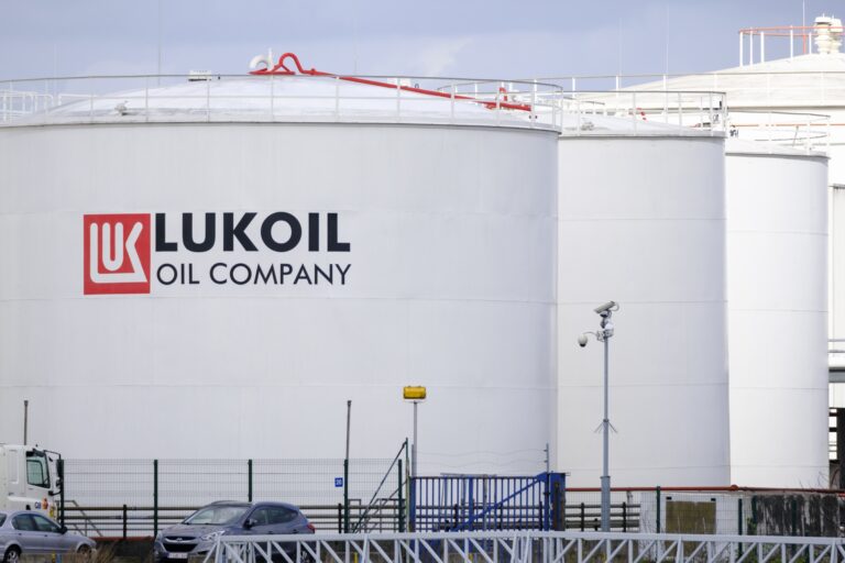 Évi 1,2- 1,4 milliárd dollár hasznot hozott a Lukoil üzlet a MOL-nak