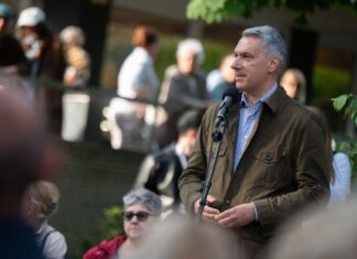 Lázár János: “Az amerikaiak szerint az EU egy nagy kalap szar!”