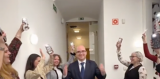 Államtitkári lassú dugás