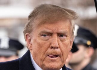 Trump cinkelt kártyákkal játszik , de van benne rendszer