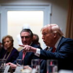 Pénzzel fegyelmeznék meg Trumpot?