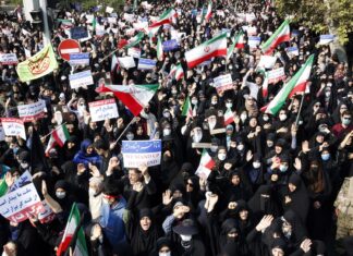 Iráni külügyminiszter és a békés tüntetések