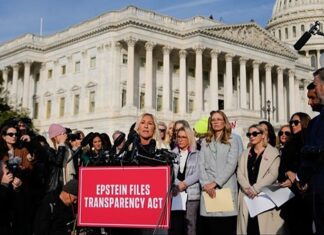 Hiányzó lapok az Einstein-aktákból: miért maradt ki egy kiskorú elleni bántalmazási vád Donald Trumppal kapcsolatban?