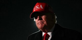 Trump már Leó pápának is nekiment