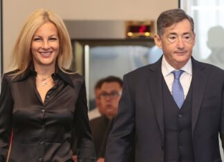 Parvenü paródia: Várkonyi Andrea újra milliárdos lett