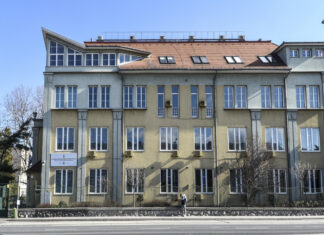 Tíz orosz diplomatát utasított ki a külügy