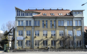 Tíz orosz diplomatát utasított ki a külügy